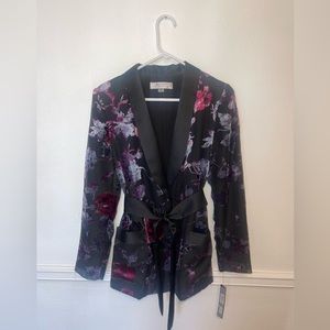 Tahari Size 8 Blazer. NWT